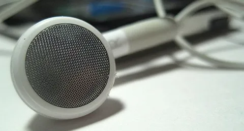 Apple, l'auricolare ricarica le batterie
