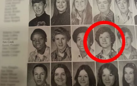 Tim Cook: le foto del liceo