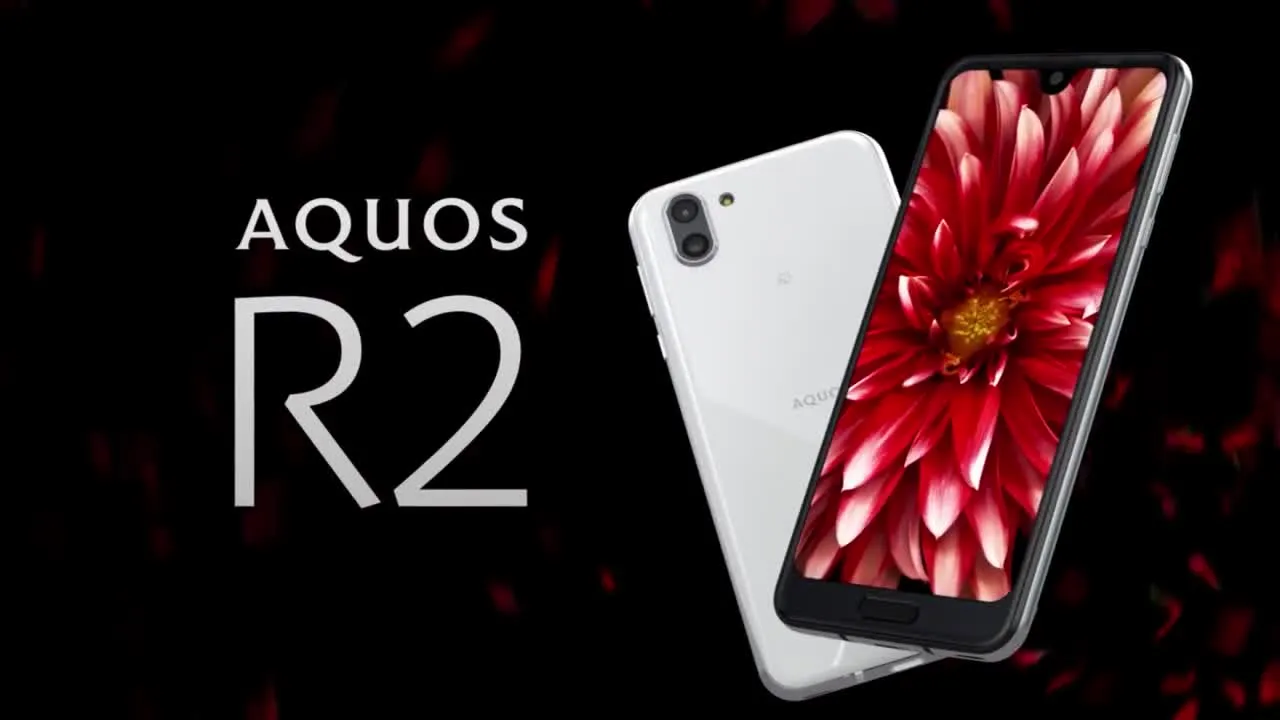 Lo smartphone Sharp Aquos R2 con display IGZO