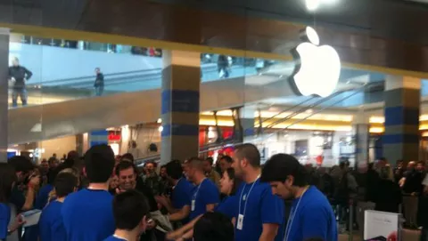 La notte di iPhone 5: file senza precedenti davanti agli Apple Store