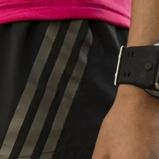 Adidas presenta uno smartwatch per gli sportivi