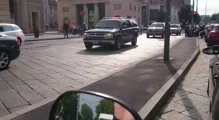La carovana per Michelle Obama a Milano