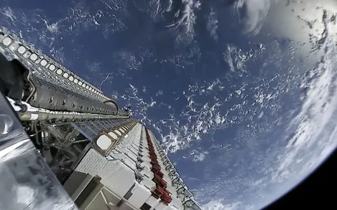 Elon Musk tradito dal suo sogno: satelliti Starlink fritti dal Sole