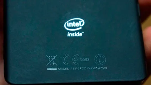 Smartphone Intel: Lava Xolo X900 o Lenovo K800?