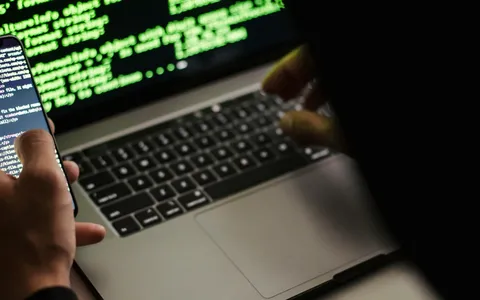 Truffa banche in Italia, è allarme virus per i conti correnti: come riconoscerlo