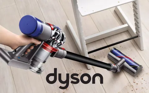 Dyson V8: il prezzo PRECIPITA e costa meno di sempre su eBay