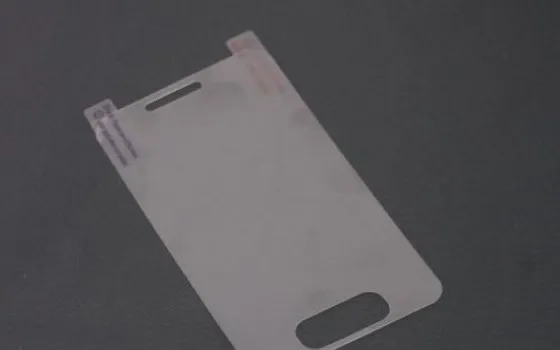 iPhone 5: Una pellicola protettiva svela la forma del tasto home