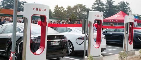 Tesla tassa i furbetti dei Supercharger