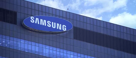 Smartphone pieghevole Samsung: cerniera sul dorso