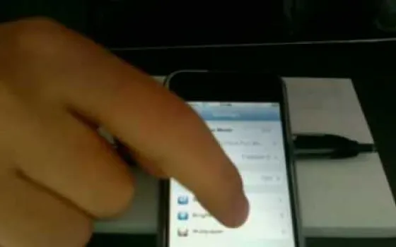 iPhone: arriva il custom firmware 2.0