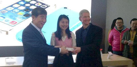 Tim Cook al lancio di iPhone 5S e 5C in Cina