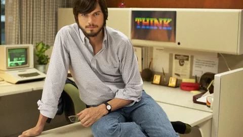 Jobs: la recensione del film con Ashton Kutcher