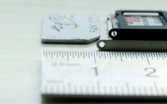 Un video mostra il vassoio per la nanoSIM dell'iPhone 5
