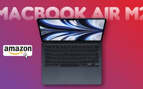 MacBook Air M2: Amazon PERDE LA TESTA e lo SCONTA di oltre 300€