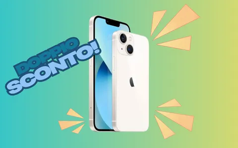Doppio sconto eBay sull'Apple iPhone 13: il risparmio è di 280€