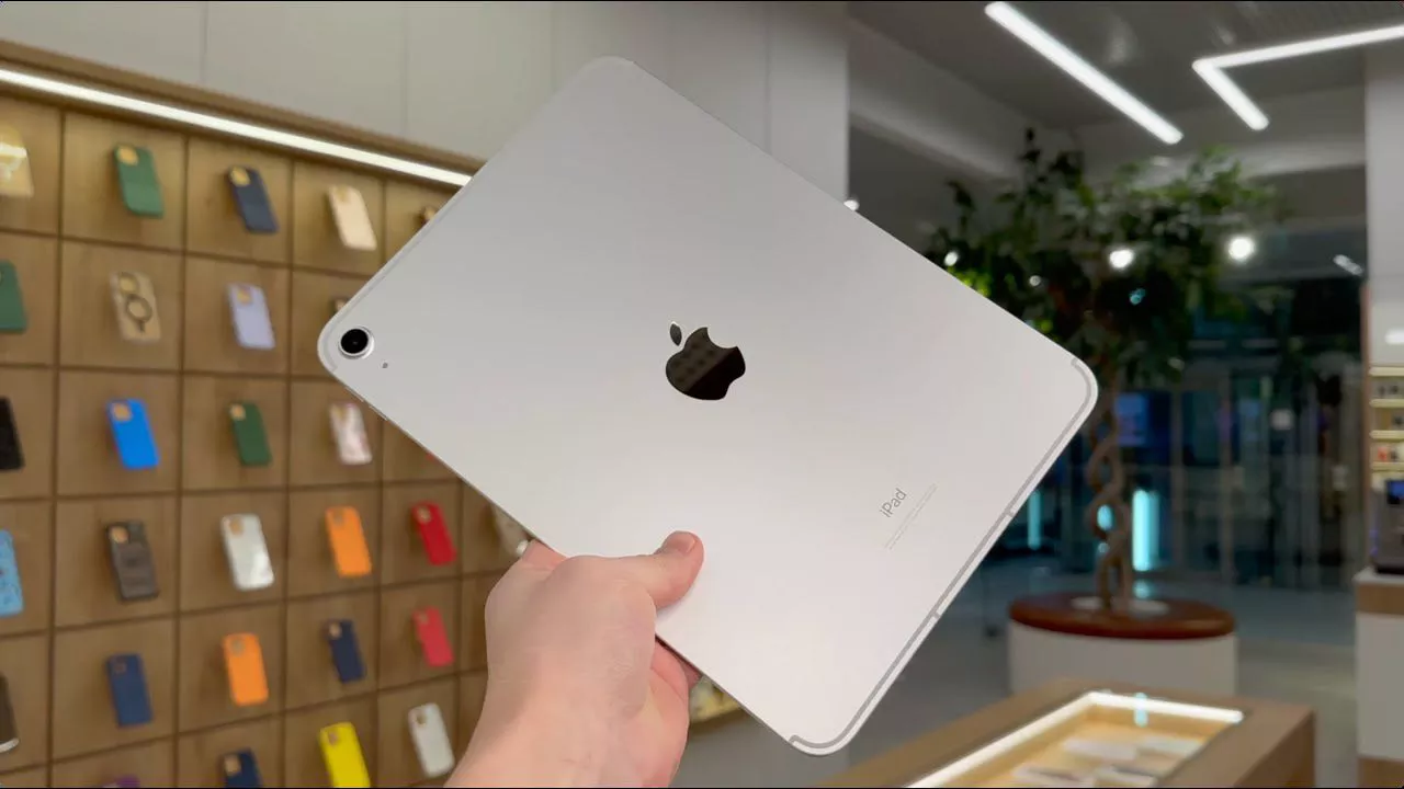 Apple iPad 10 Argento in SALDO su Amazon per 24H: SCONTO del 31%, prima volta assoluta
