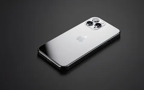 iPhone 17 Pro: Rumor su Zoom Ottico 8x, Nuova App Pro e Tasto Camera Control