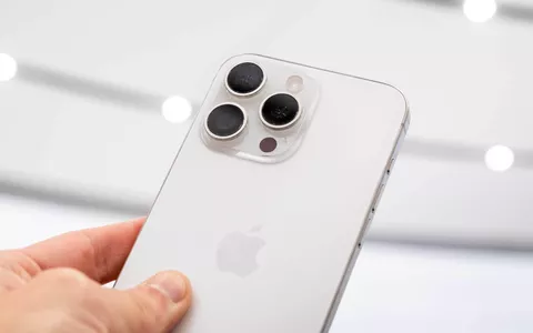 iPhone 15 PRO Titanio BIANCO torna disponibile e in SCONTO su Amazon