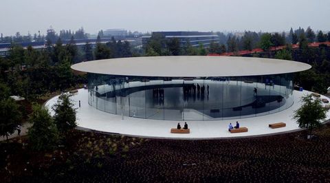 Presentazione iPhone 8, un drone mostra lo Steve Jobs Theater dell'Evento Apple