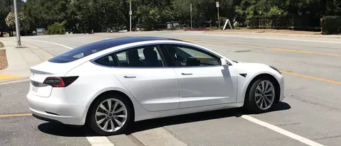 Tesla centra l'obiettivo della Model 3