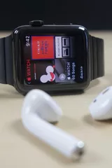 Apple Watch 3, supporto SIM ma niente chiamate, solo VoIP