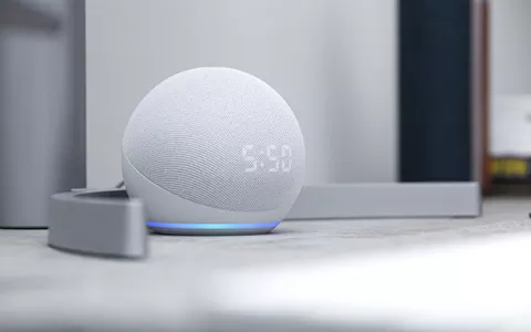 Echo Dot 5 con orologio, MAXI SCONTO del 41% su Amazon: ma SOLO fino a stasera