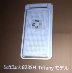 Sharp e Tiffany presentano Softbank 823SH