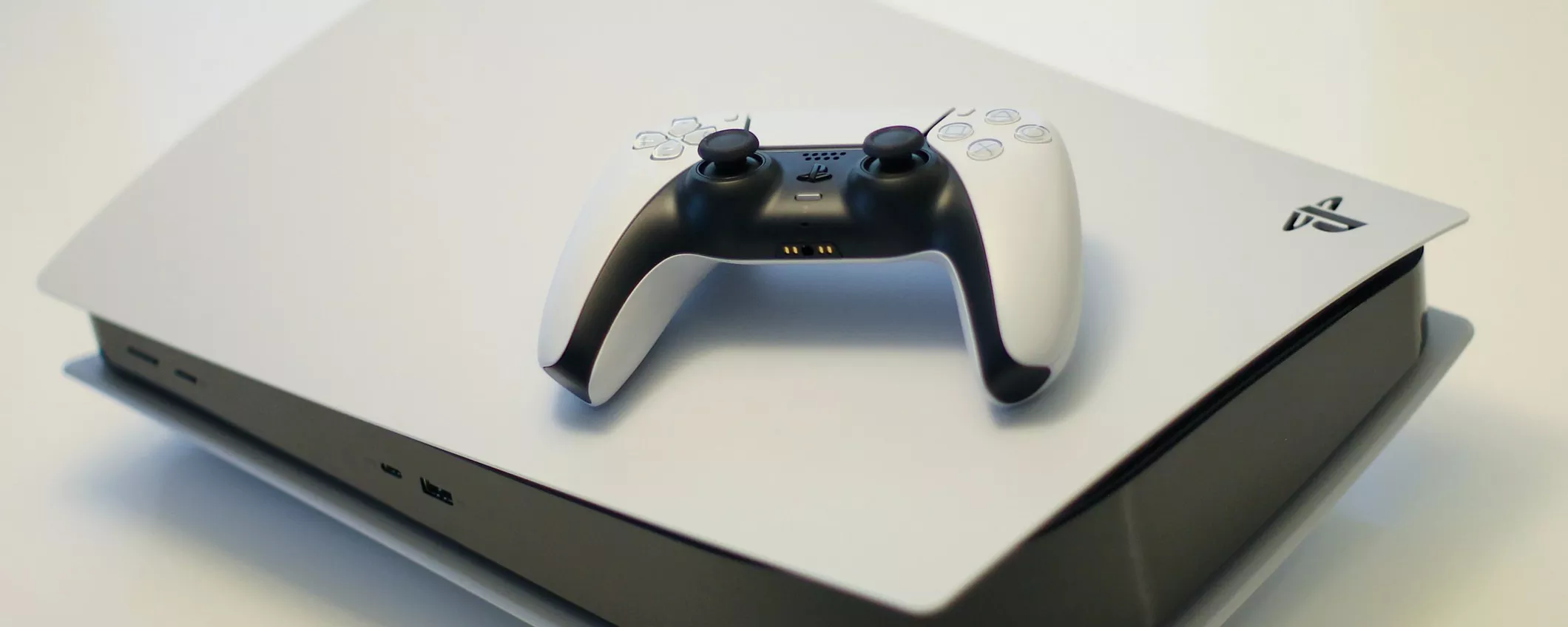 PlayStation 5 Digital Edition, la proposta ASSURDA arriva da eBay: appena 479€