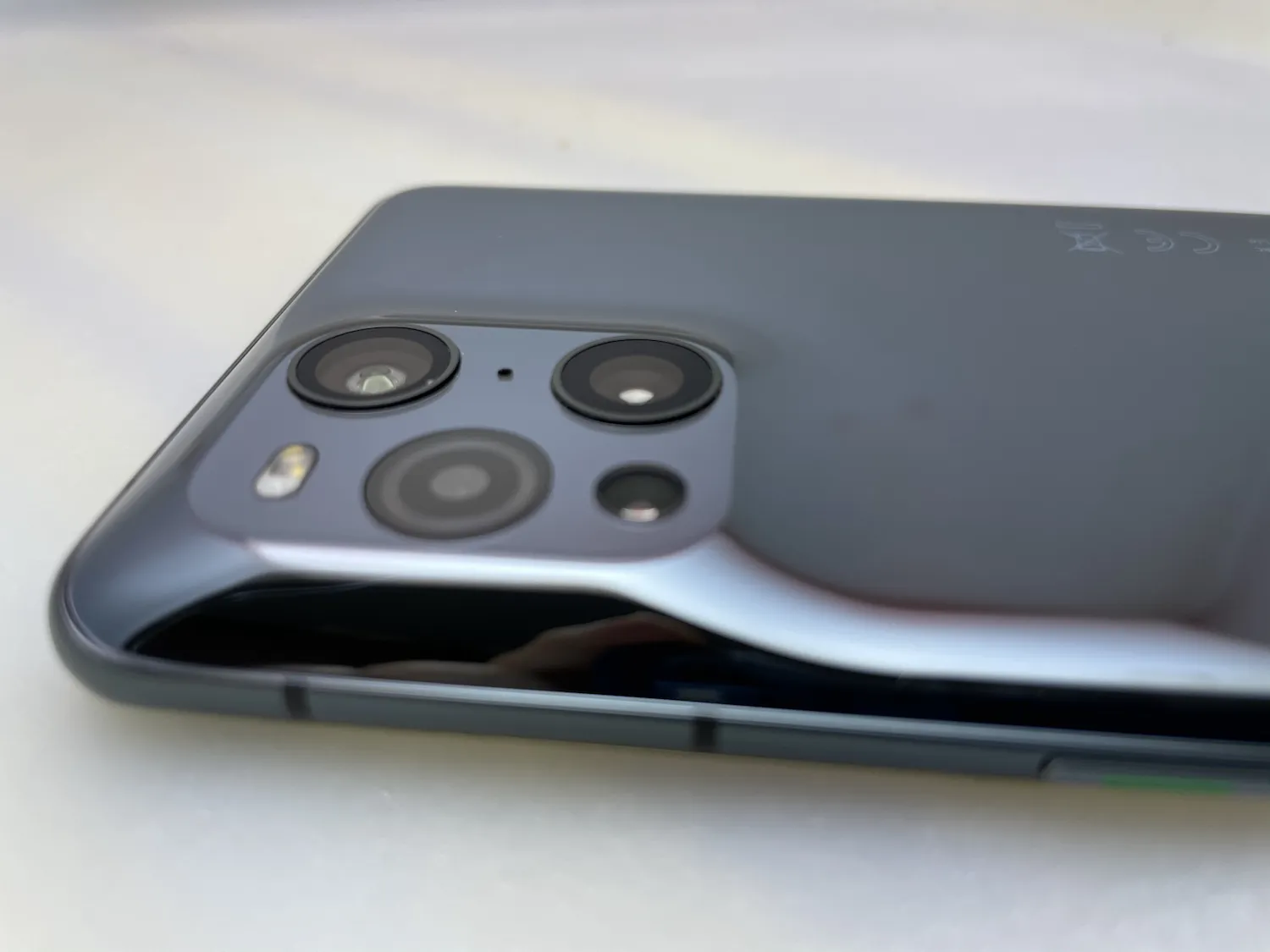 OPPO Find X3 Pro Look