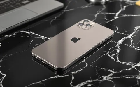 iPhone, 3 miliardi di unità vendute: Apple punta a 4 miliardi con Apple Intelligence