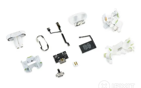 AirPods, teardown e stress test dei nuovi auricolari wireless