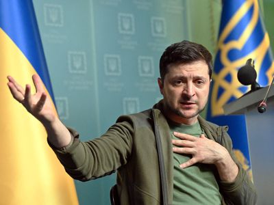 Ucraina, Zelensky invita le truppe ad arrendersi. Ma è un deepfake su YouTube