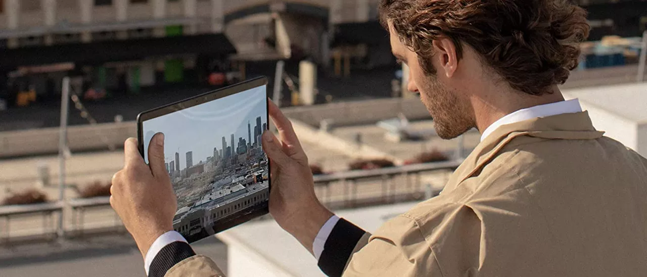 Microsoft Surface Pro X in sconto di 576 euro