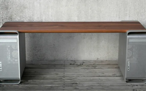 Questi mobili sono fatti di vetro, legno, acciaio e... vecchi Power Mac G5