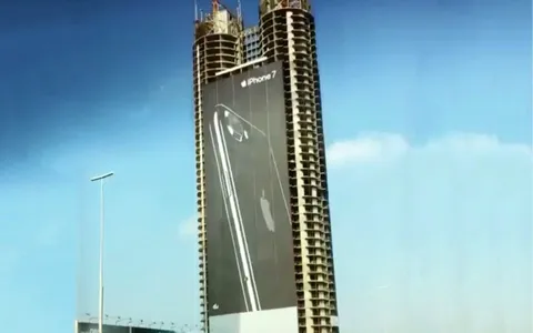 L'iPhone 7 più grande al mondo si trova a Dubai (e non a Istanbul)