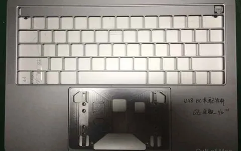 MacBook Pro 2016, ecco le foto della Tastiera Touch