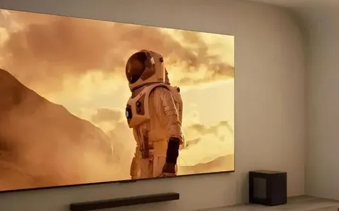 Il cinema in casa: Samsung e TCL puntano sugli schermi extra large