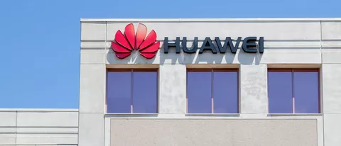 Huawei accusata di lavorare con l'esercito cinese