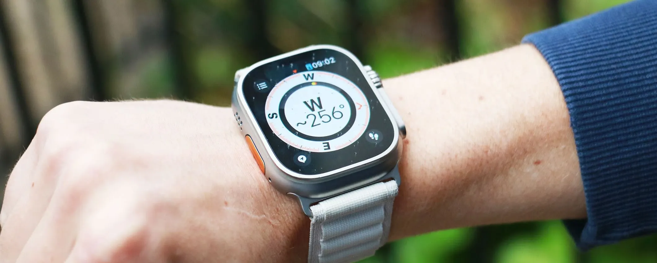 Apple Watch: un futuro modello con uno schermo avvolgente che circonda il polso