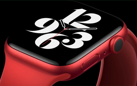Apple Watch Series 8 (PRODUCT)RED, il rosso che INFIAMMA: minimo storico