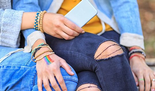 LGBT, smartphone