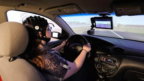 CarPlay, gli esperti ammoniscono: Siri distrae troppo dalla guida