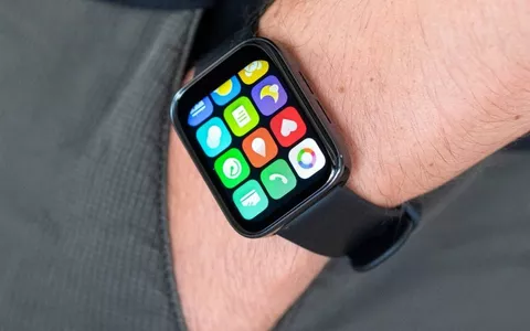 Sembra un Apple Watch ma costa NIENTE: lo smartwatch del momento con SCONTO FOLLE