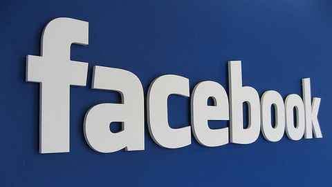 Facebook usato sempre meno sul lavoro