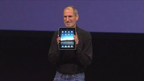 Steve Jobs vola a New York per mostrare l'iPad ai colossi della carta stampata