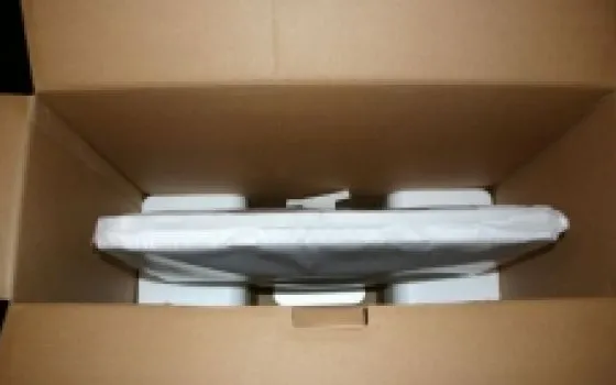 Unpackaging iMac 24''