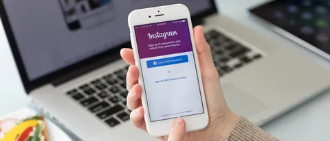 Instagram, le Storie si condivideranno su Facebook