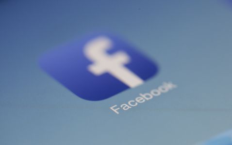 Facebook pensa di lasciare l'Europa: ecco perché