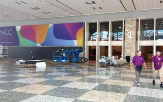 WWDC 2013: prime foto del Moscone West adobbato a festa