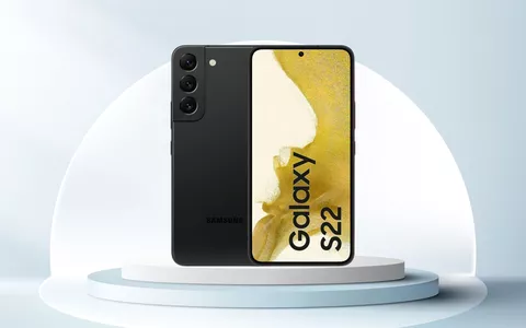 INCREDIBILE: Samsung Galaxy S22 RIBASSO DI OLTRE 350€!